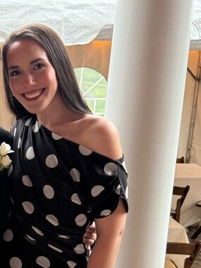 Meet your Posher, Charis
